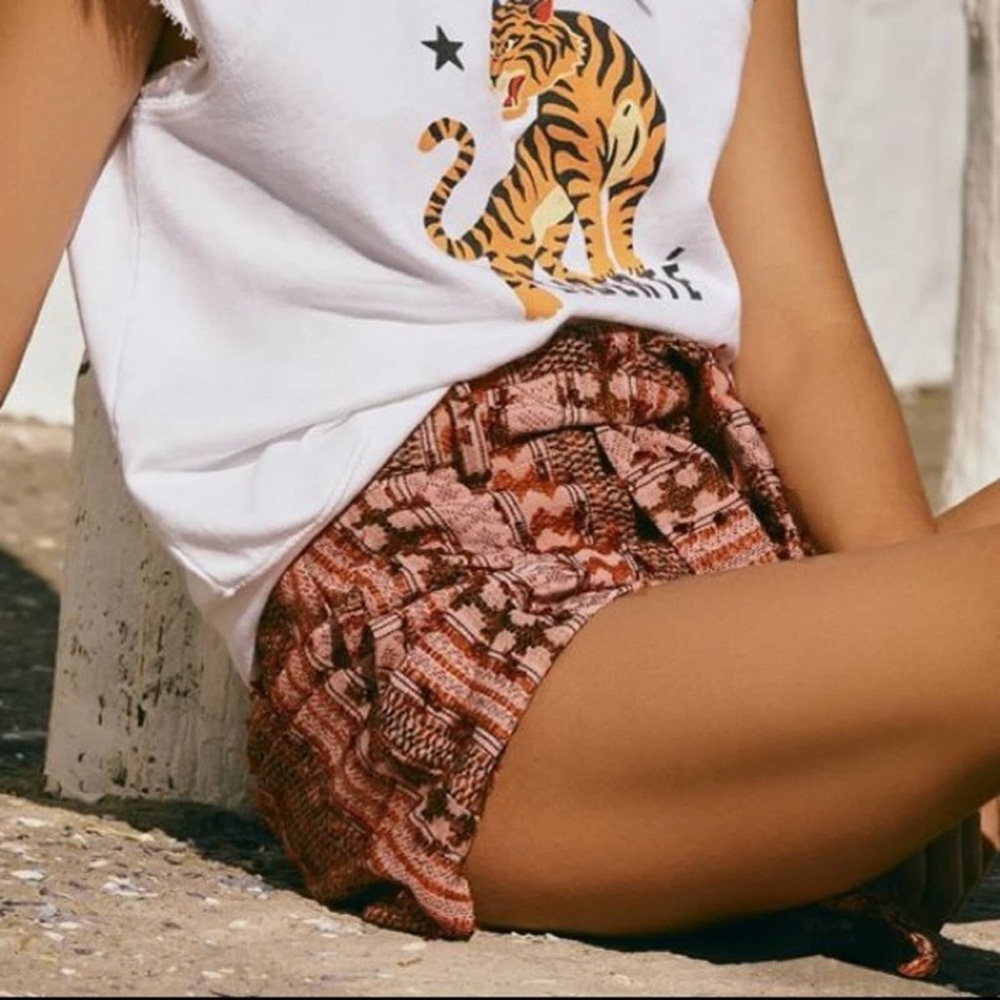 Anthropology Eva Franco Orange embroidered Texture Boho Shorts Size 6